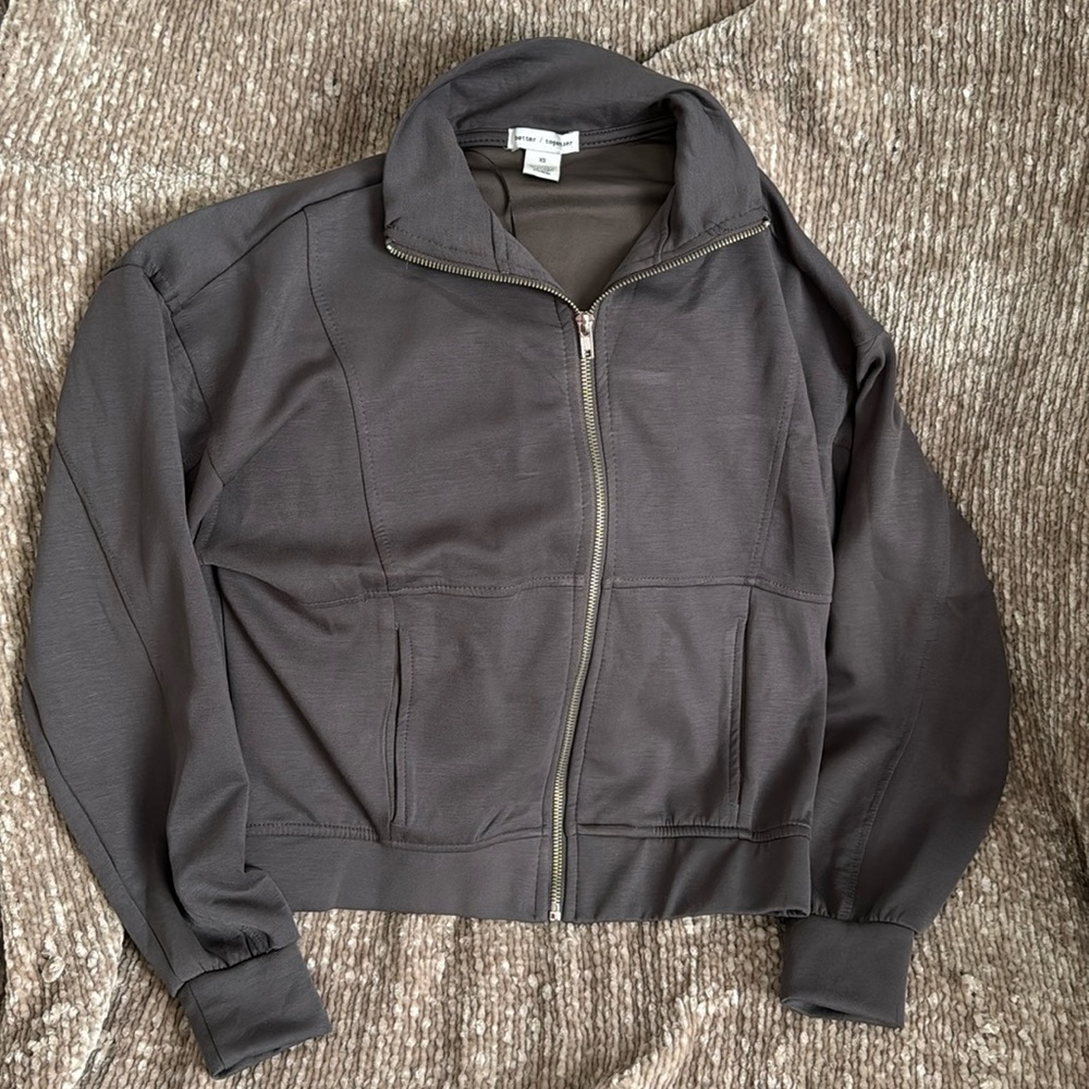 Woman’s zip up